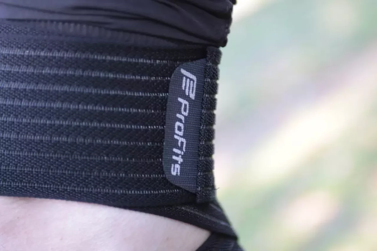 テーピングサポーター