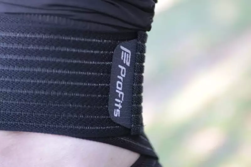 テーピングサポーター