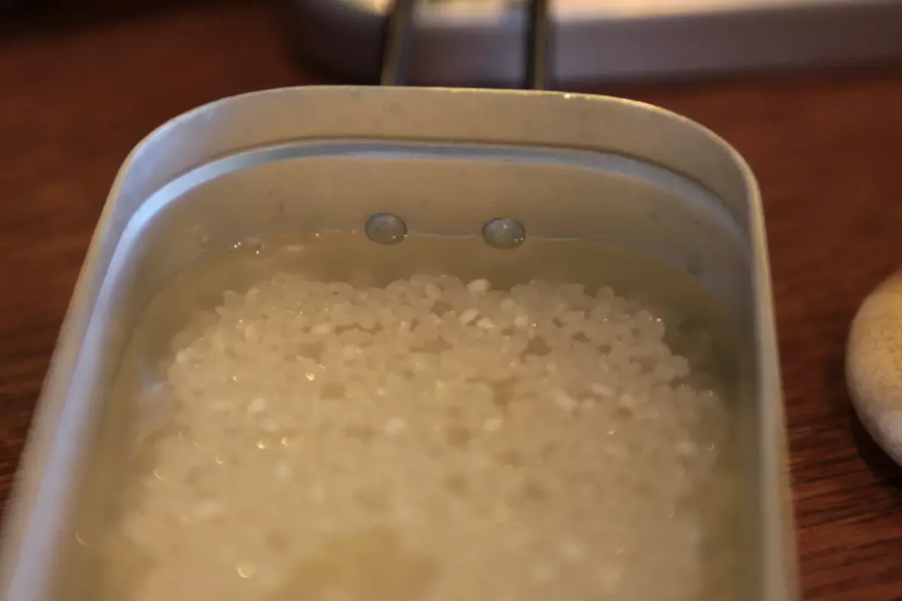 メスティン 炊き込みご飯 レシピ 水を投入
