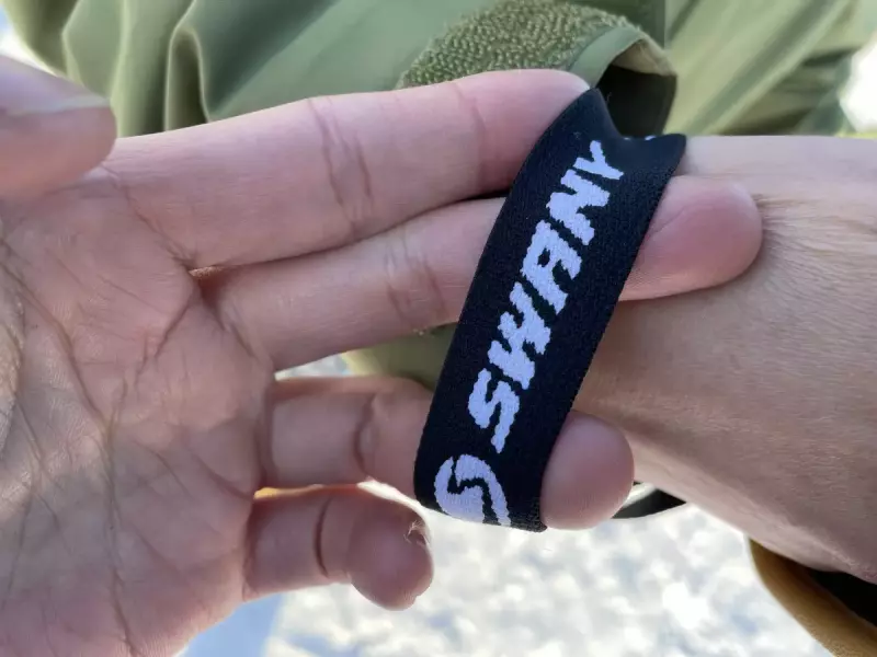 スワニーのグローブを選ぶ理由 リーシュバンド