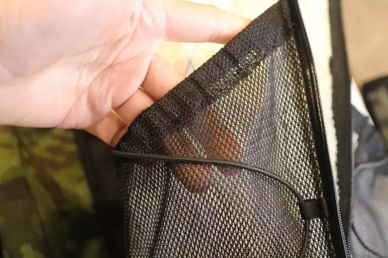 アンサー4のメッシュポケット