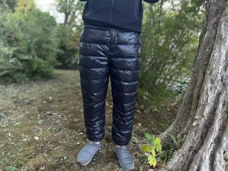 【2024年】登山用ダウンパンツおすすめ10選‐軽量コンパクトで保温性の高いモデル!|ダウンジャケット・パンツ|登山ウェア|山のモノ|登山・トレラン・山スキーマガジン「山旅旅」