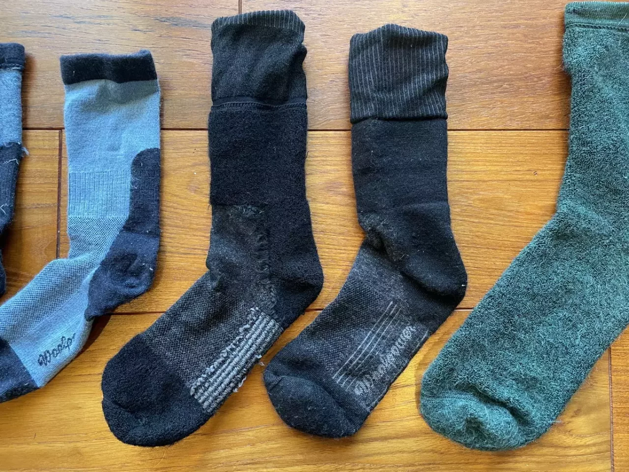 寒い季節のアクティビティと休憩中にも履けるスキルドクラシック400