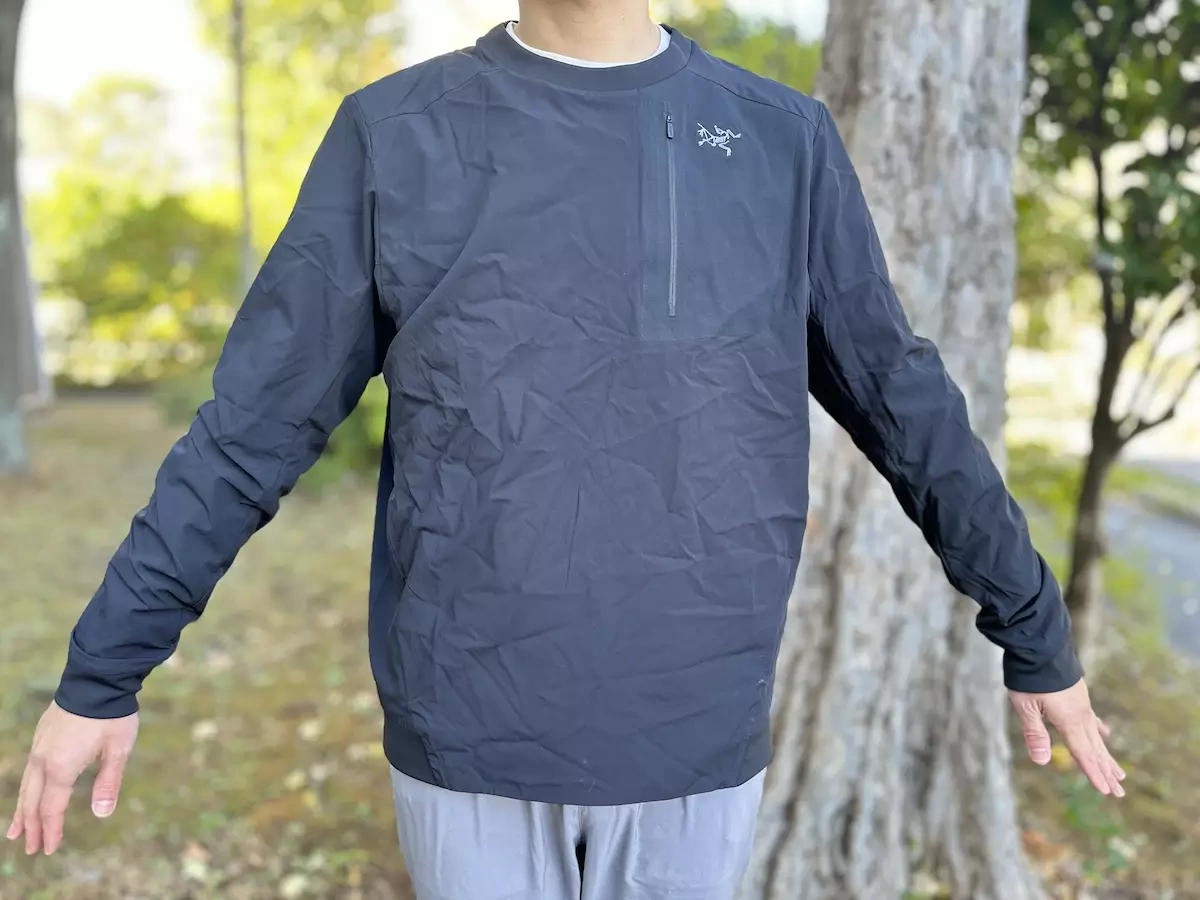 適度な保温性と湿度コントロールに優れたオクタ使用のアクティブインサレーション『アークテリクス プロトン クルー ネック プルオーバー』