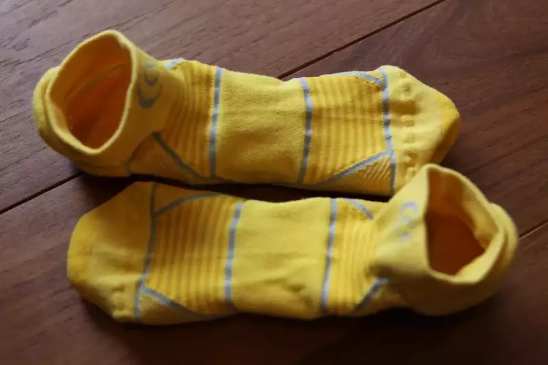 足の甲にはエアーフローメッシュという通気性の高いメッシュ