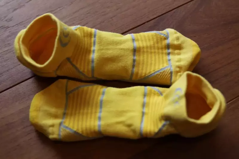 足の甲にはエアーフローメッシュという通気性の高いメッシュ