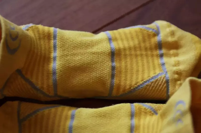 足の甲にはエアーフローメッシュという通気性の高いメッシュ