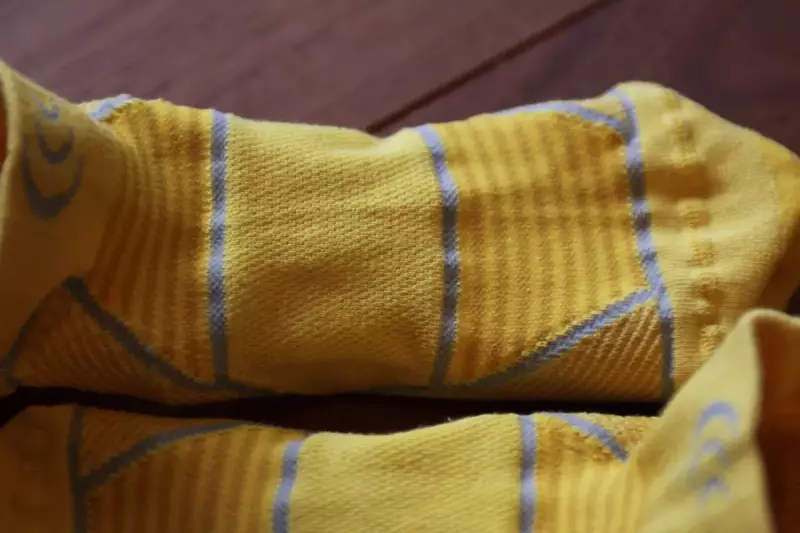 足の甲にはエアーフローメッシュという通気性の高いメッシュ