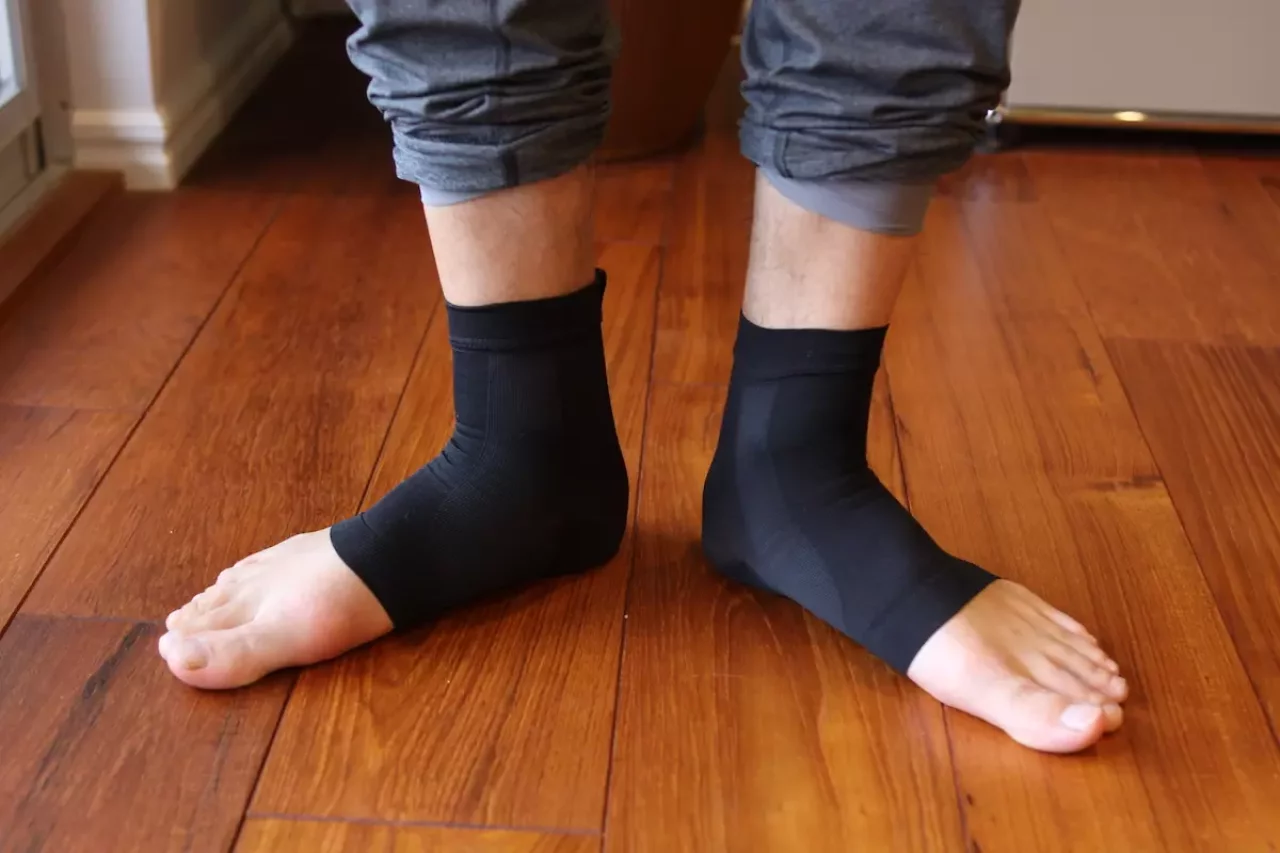 足首用サポーターとして柔軟性を保ちながらサポートをしてくれるアイテムとしてGoldwinフォーカスニットアンクルサポーター