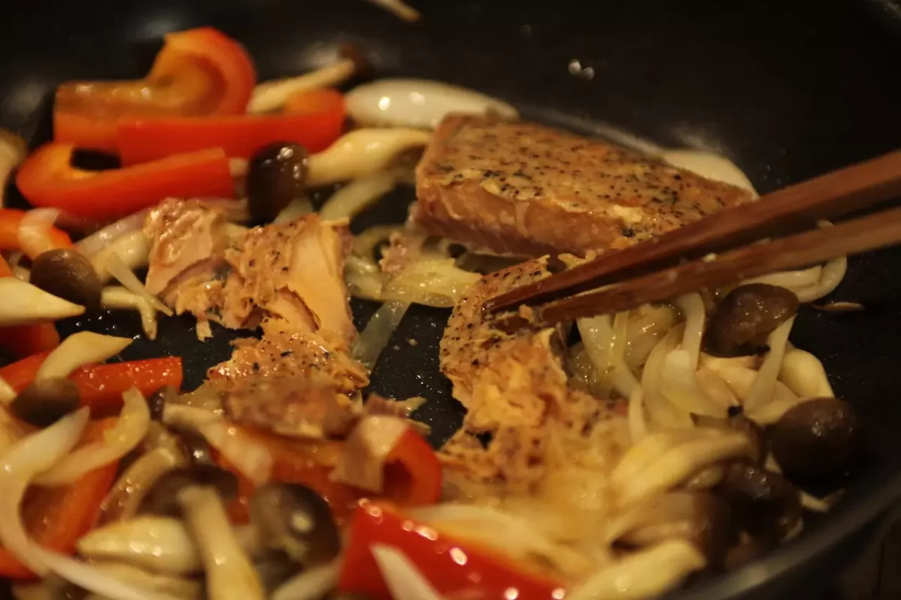 山ごはん『パタゴニア プロビジョンズ ワイルド・ピンク・サーモンのパスタ』の作り方4