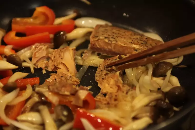 山ごはん『パタゴニア プロビジョンズ ワイルド・ピンク・サーモンのパスタ』の作り方4