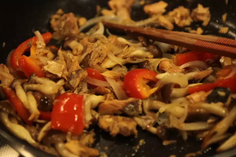 山ごはん『パタゴニア プロビジョンズ ワイルド・ピンク・サーモンのパスタ』の作り方5