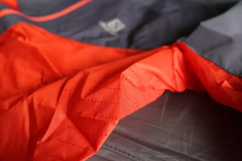 サロモン OUTSPEED HYBRID JKT