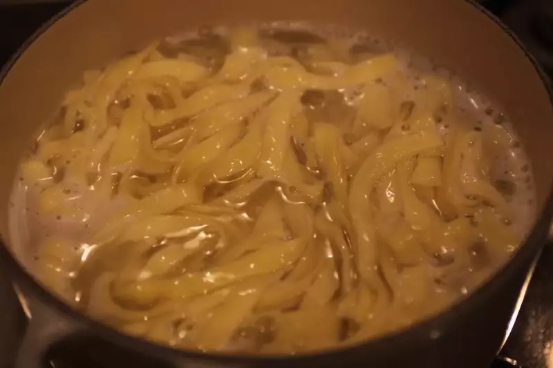 山ごはん『パタゴニア プロビジョンズ ワイルド・ピンク・サーモンのパスタ』の作り方2