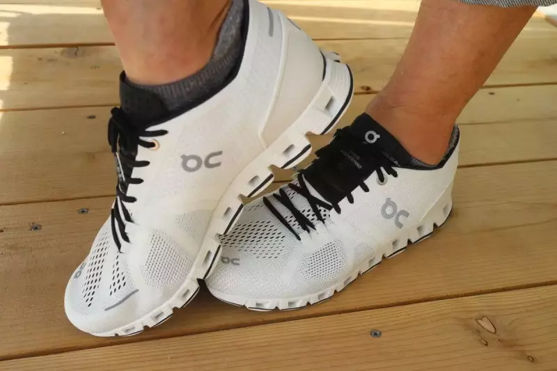 ランニングシューズOn クラウドX