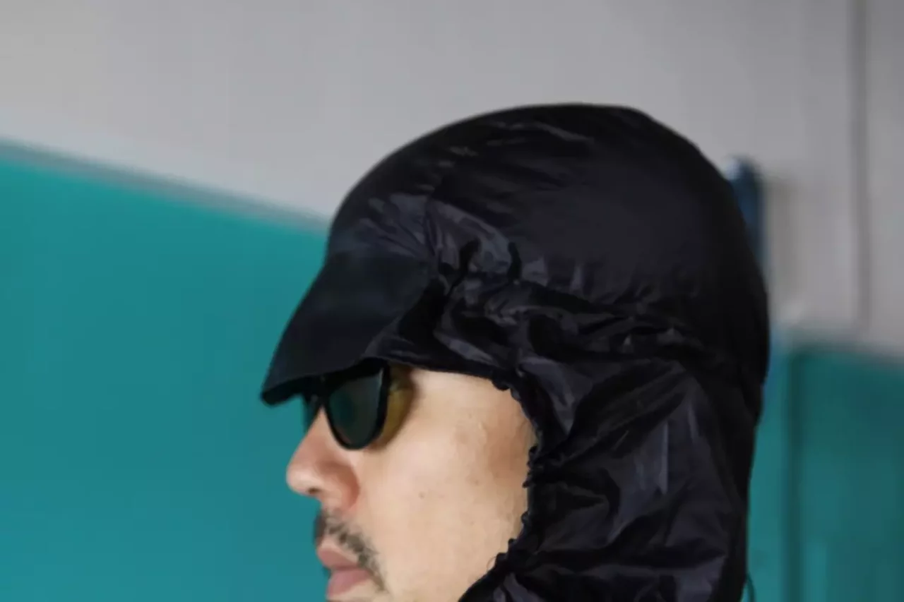 HOUDINI メンズ カム アロング ジャケットのフード