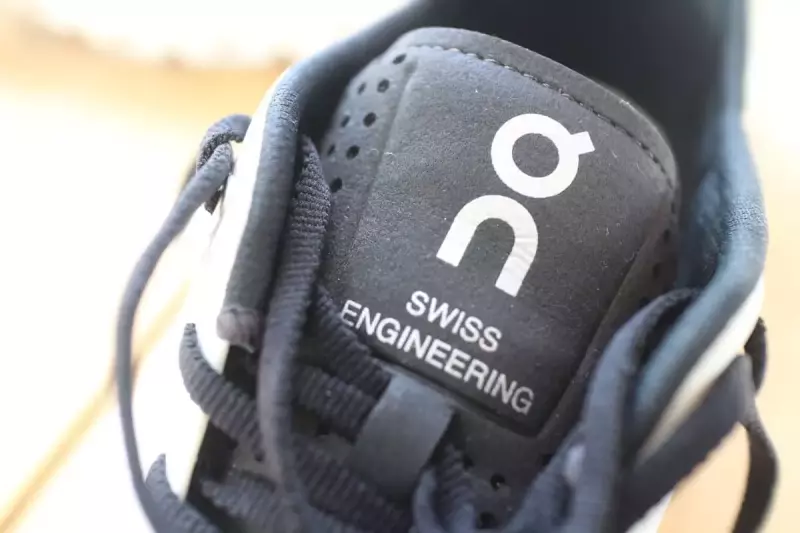 ランニングシューズOn クラウドX