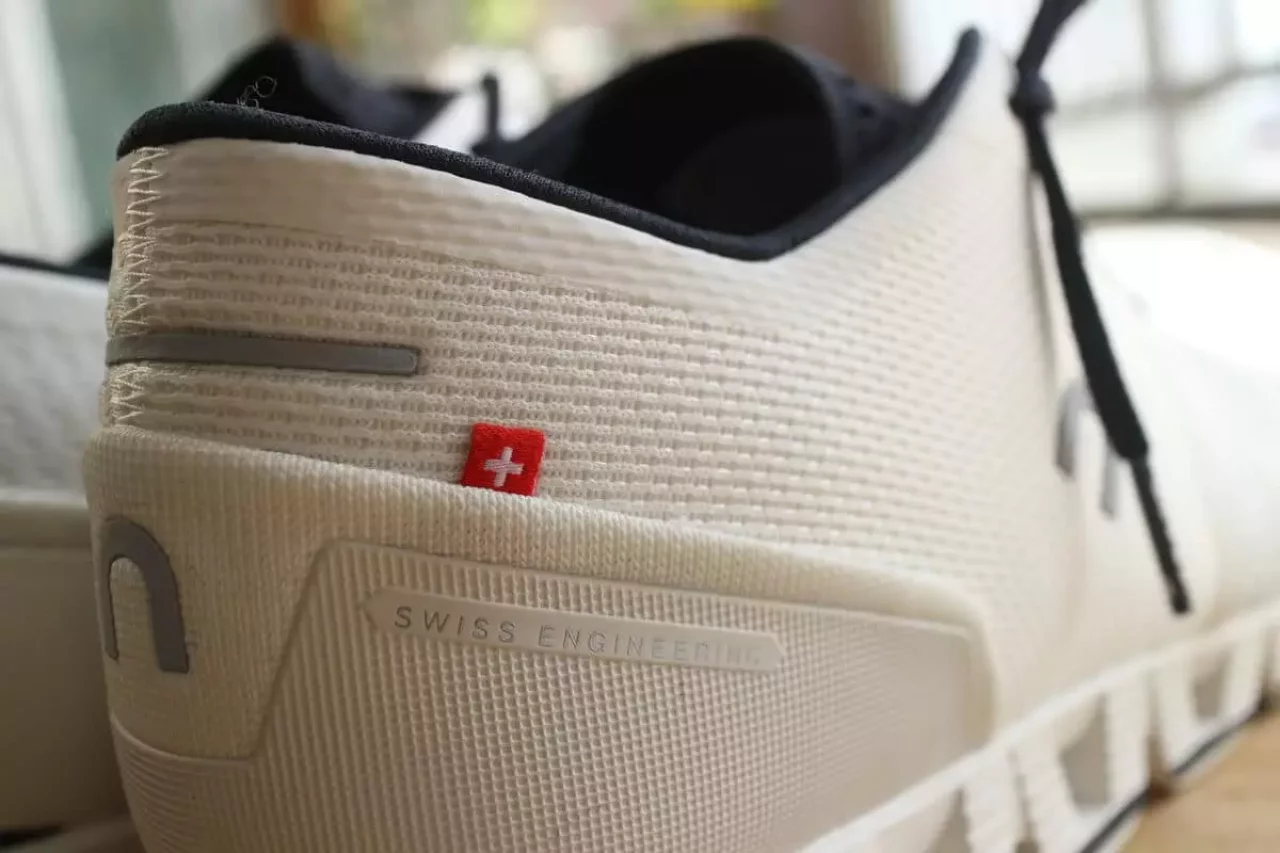 ランニングシューズOn クラウドX