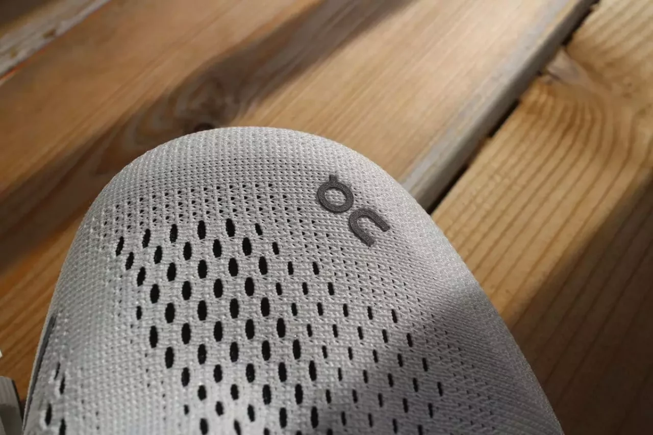 ランニングシューズOn クラウドX