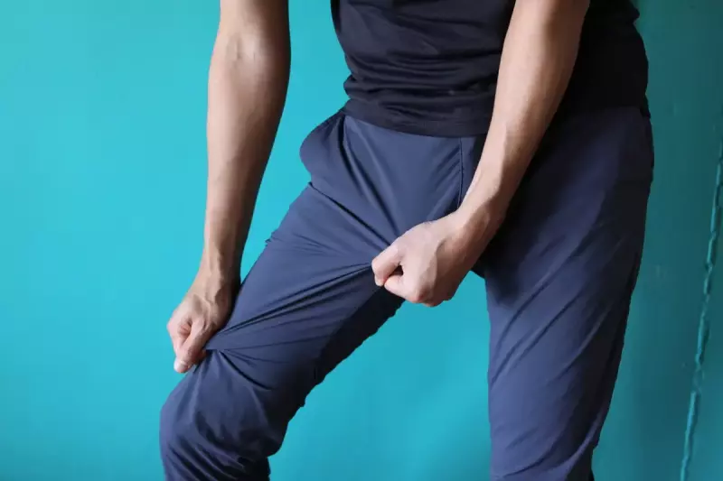 HOUDINIリキッドロックパンツのストレッチ