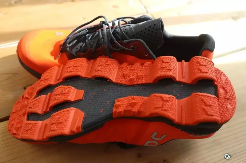 トレイルランシューズ『オン クラウドベンチャー ピーク』