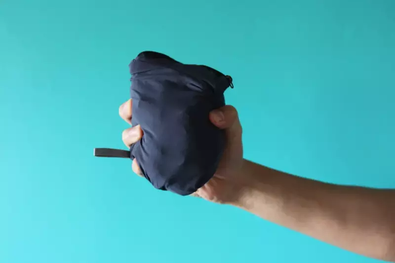 HOUDINIリキッドロックパンツをパッカブル