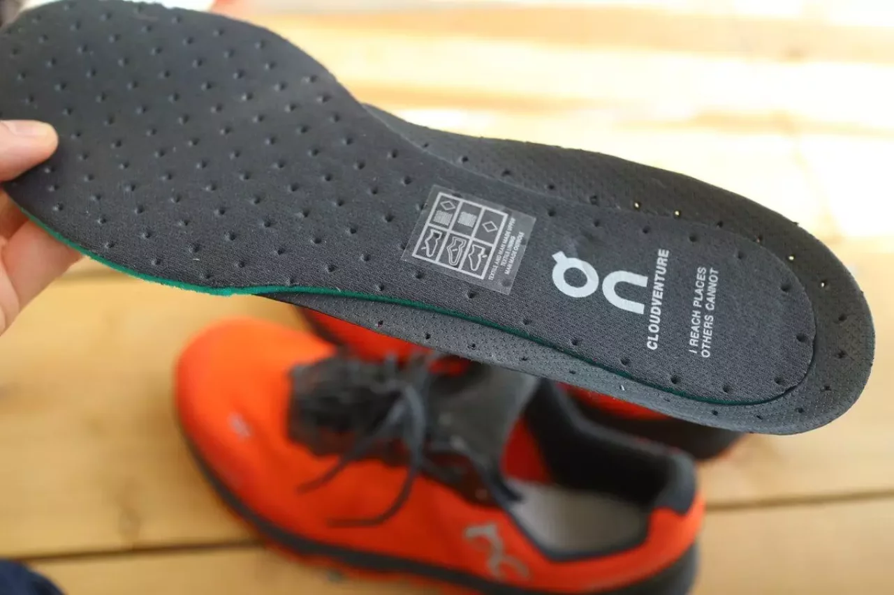 トレイルランシューズ『オン クラウドベンチャー ピーク』