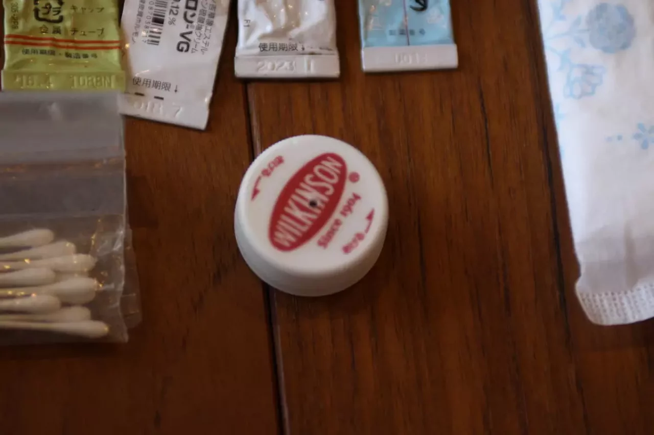 ファーストエイドキット19:小さい穴を開けたペットボトルの蓋
