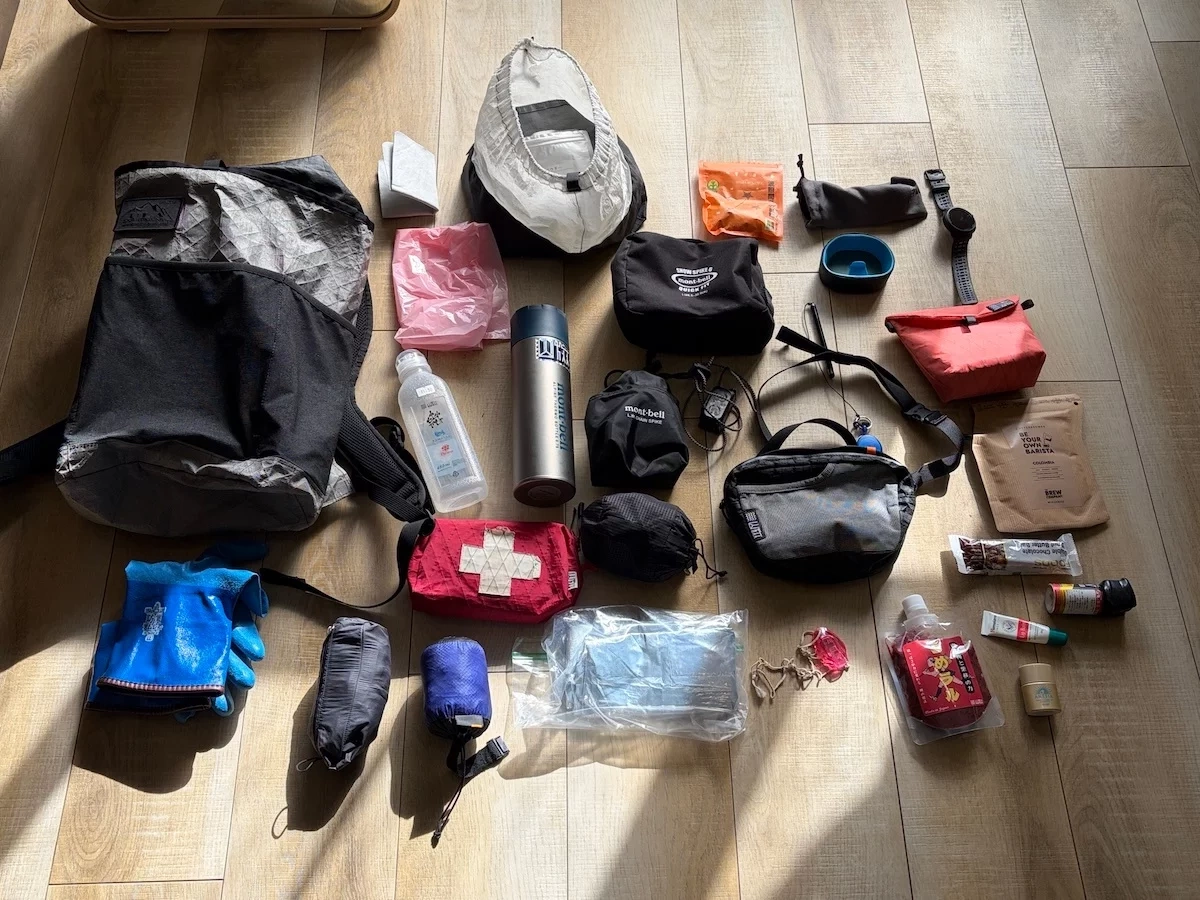 日帰り登山の持ち物:あると便利な持ち物リストを一挙公開!夏と冬の道具の違いを徹底解説