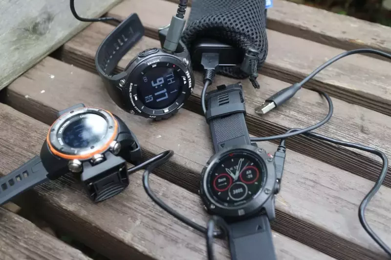 アウトドア スマートウォッチ 充電