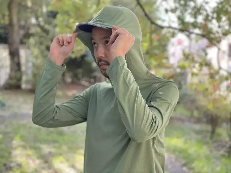 フードがついているキャプリーン・クール・デイリー・グラフィック・フーディ