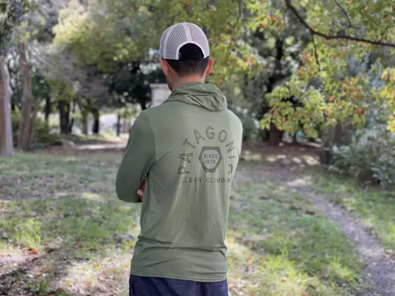 【レビュー】縦走登山に欠かせないパタゴニアのベースレイヤー『キャプリーン・クール・デイリー・グラフィック・フーディ』|ベースレイヤー・Tシャツ|登山ウェア|山のモノ|登山・トレラン・山スキーマガジン「山旅旅」