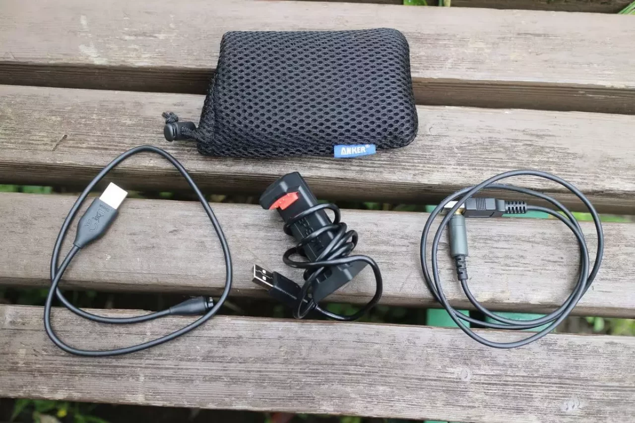 アウトドア スマートウォッチ 充電