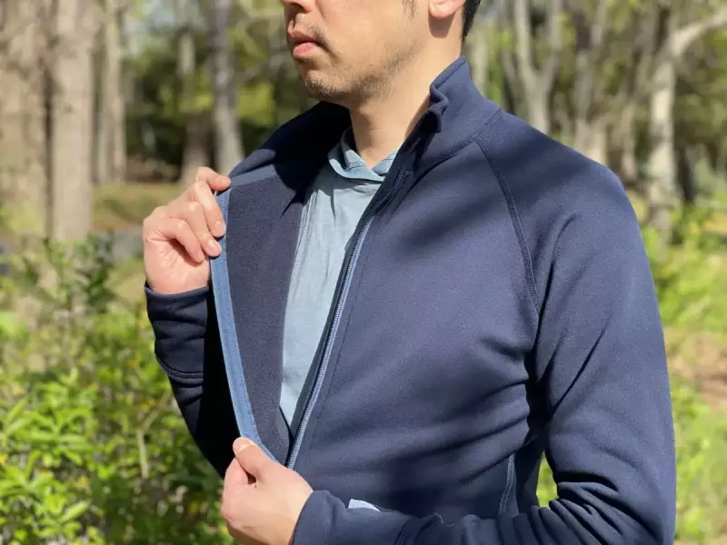 ジャケットタイプなのでミドルレイヤーとしてレイヤリングしやすい