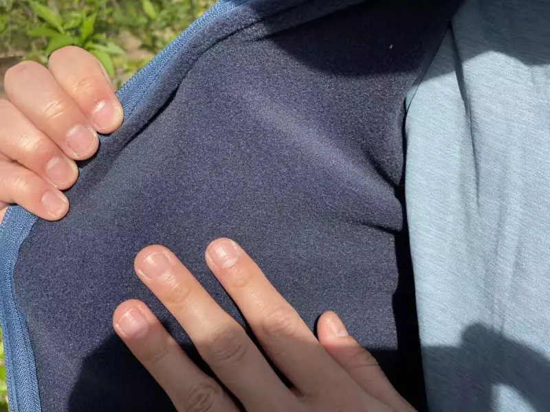 内側は起毛しており柔らかく体を包み込むような肌触り