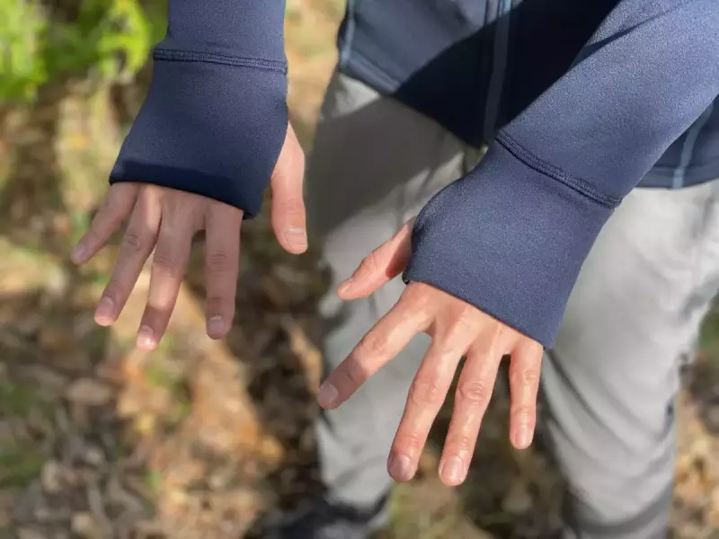 袖口にはサムホール