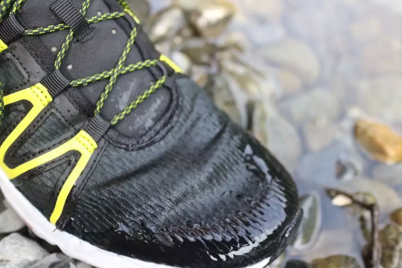 サロモンのウォーターシューズ サンダル