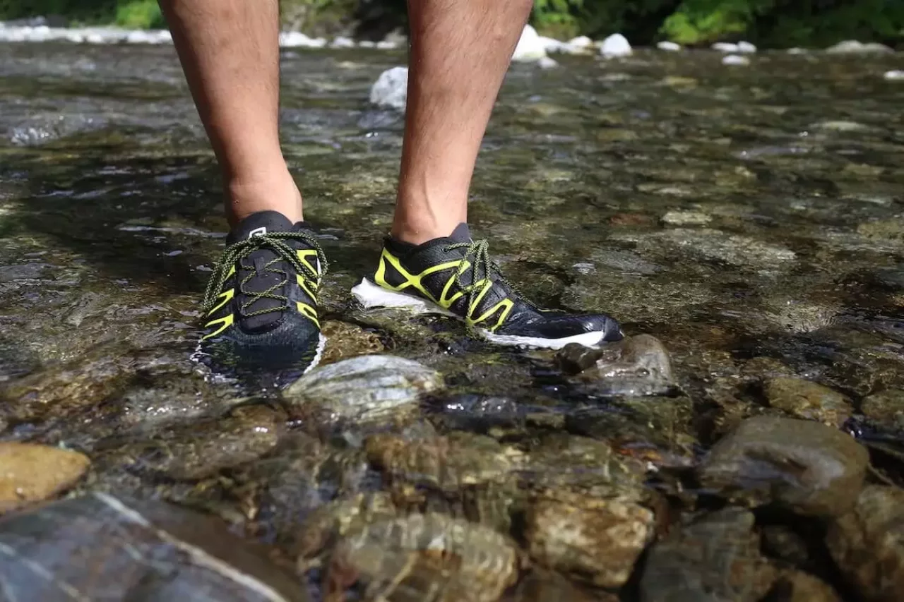 サロモンのウォーターシューズ