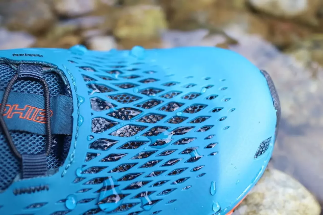 サロモンのウォーターシューズ