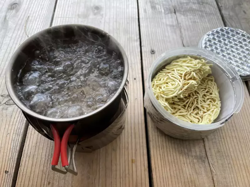 カップラーメンリフィルやカップヌードルと同様約3分間放置