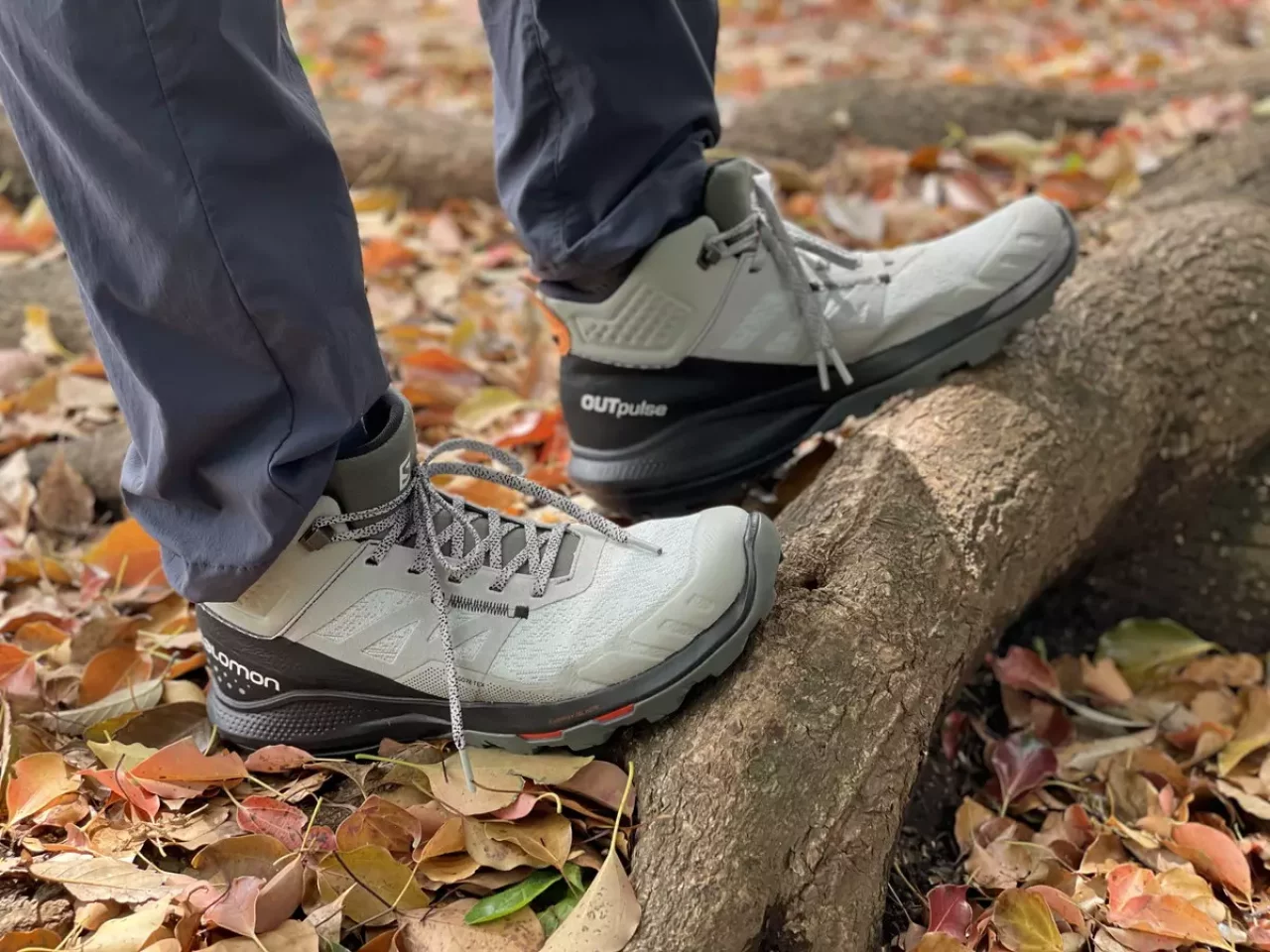 素早い動きにも追随するハイキングシューズ