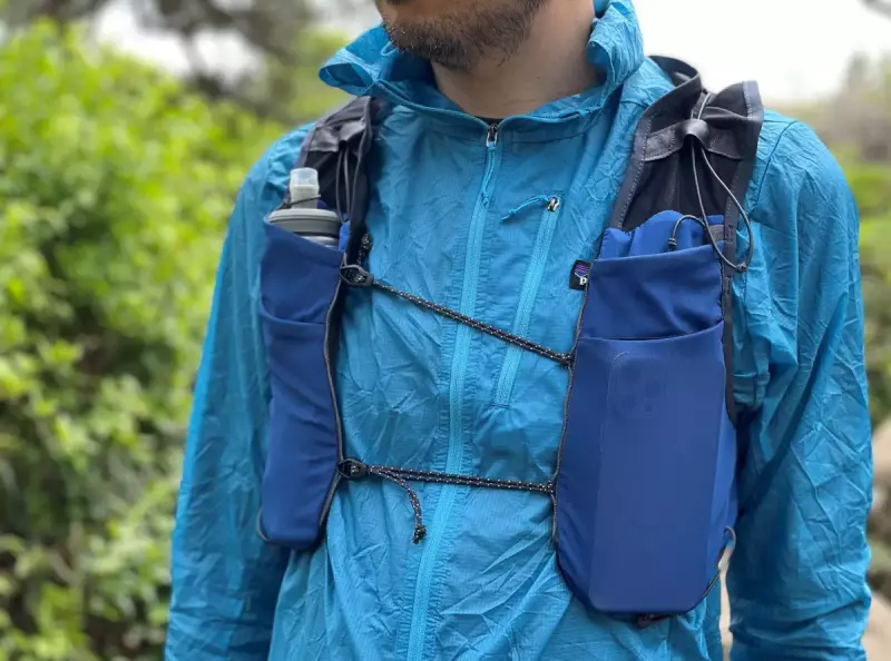 メッシュストレッチ素材なので走っていてもポケットの中で物がずれづらく