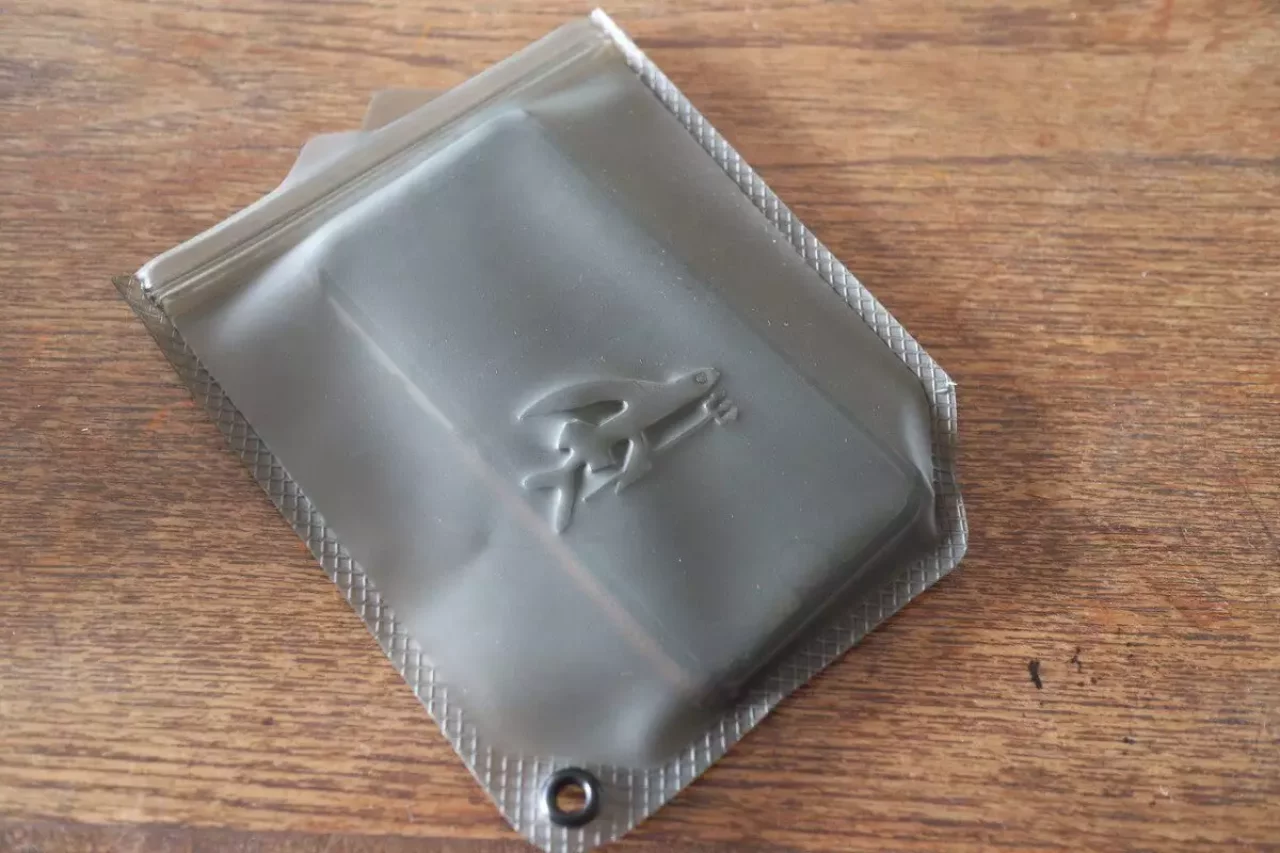 汗・雨・水から 必需品を守る『パタゴニア サーフ・ドライバッグ 』