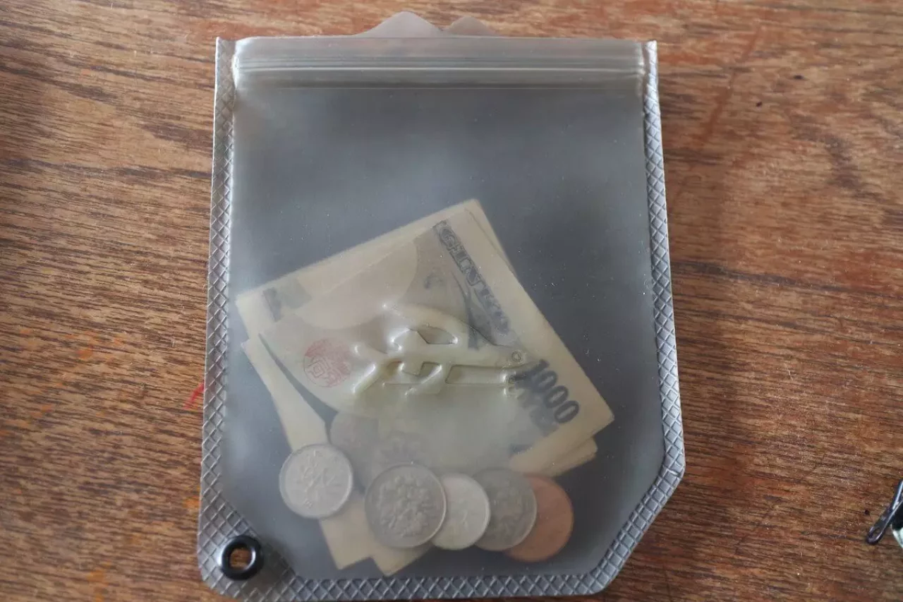 汗・雨・水から 必需品を守る『パタゴニア サーフ・ドライバッグ 』