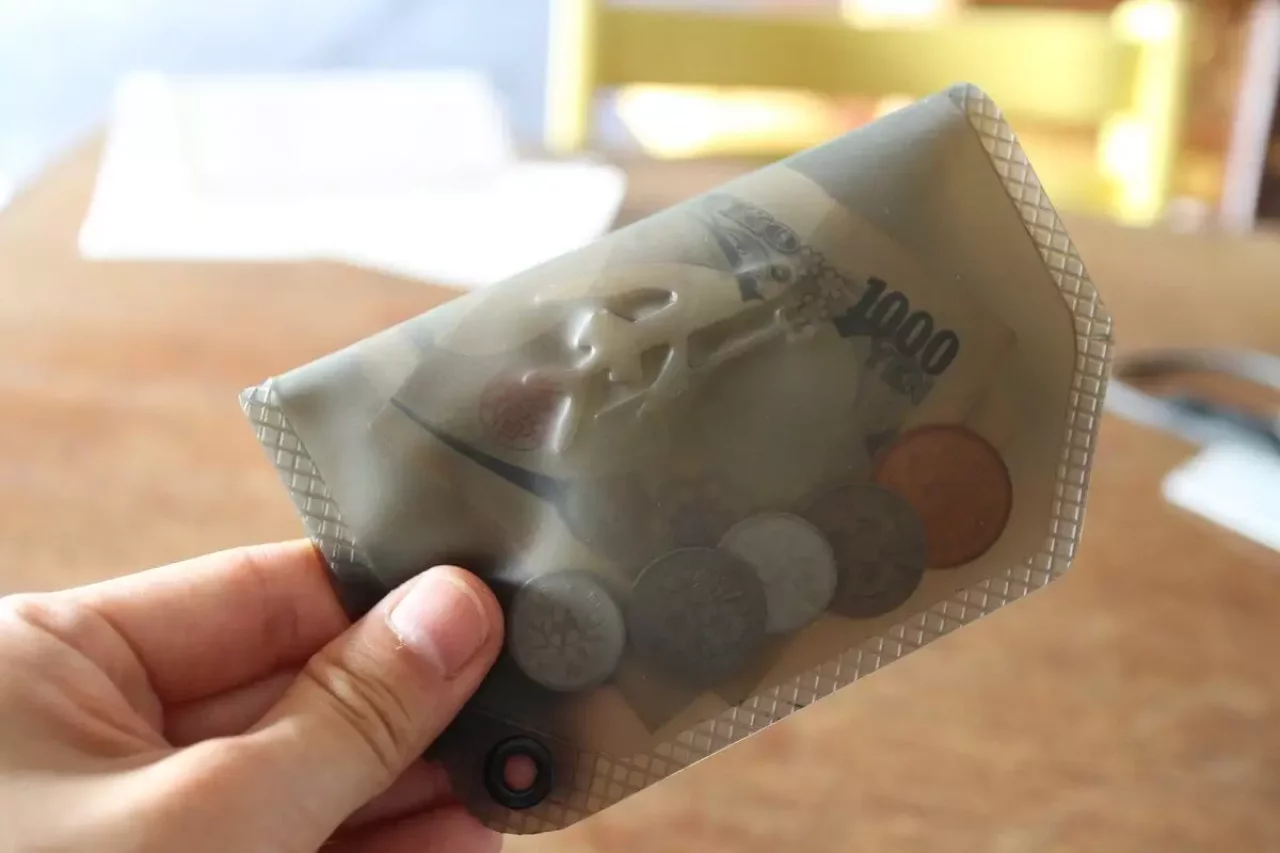 汗・雨・水から 必需品を守る『パタゴニア サーフ・ドライバッグ 』