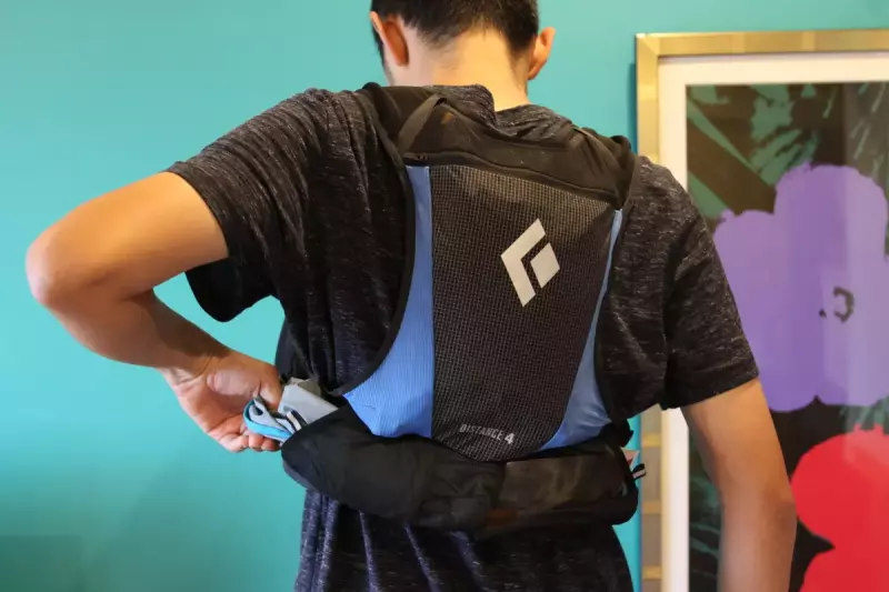 ブラックダイヤモンド ディスタンス4にストレッチポケットから取り出しやすい