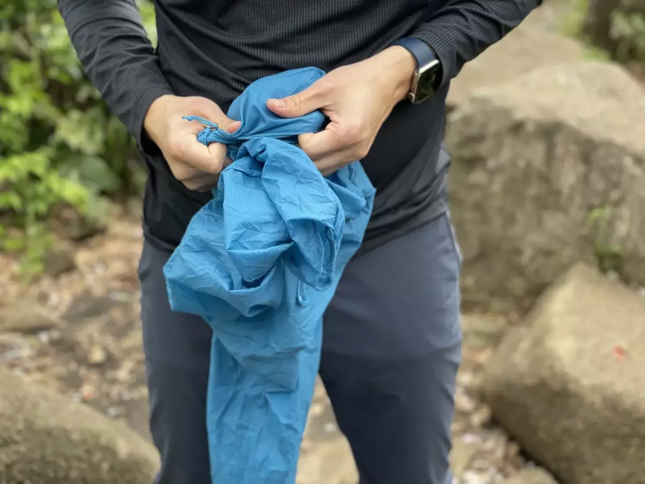 胸ポケットにパッカブルできるパタゴニアのウィンドブレーカー