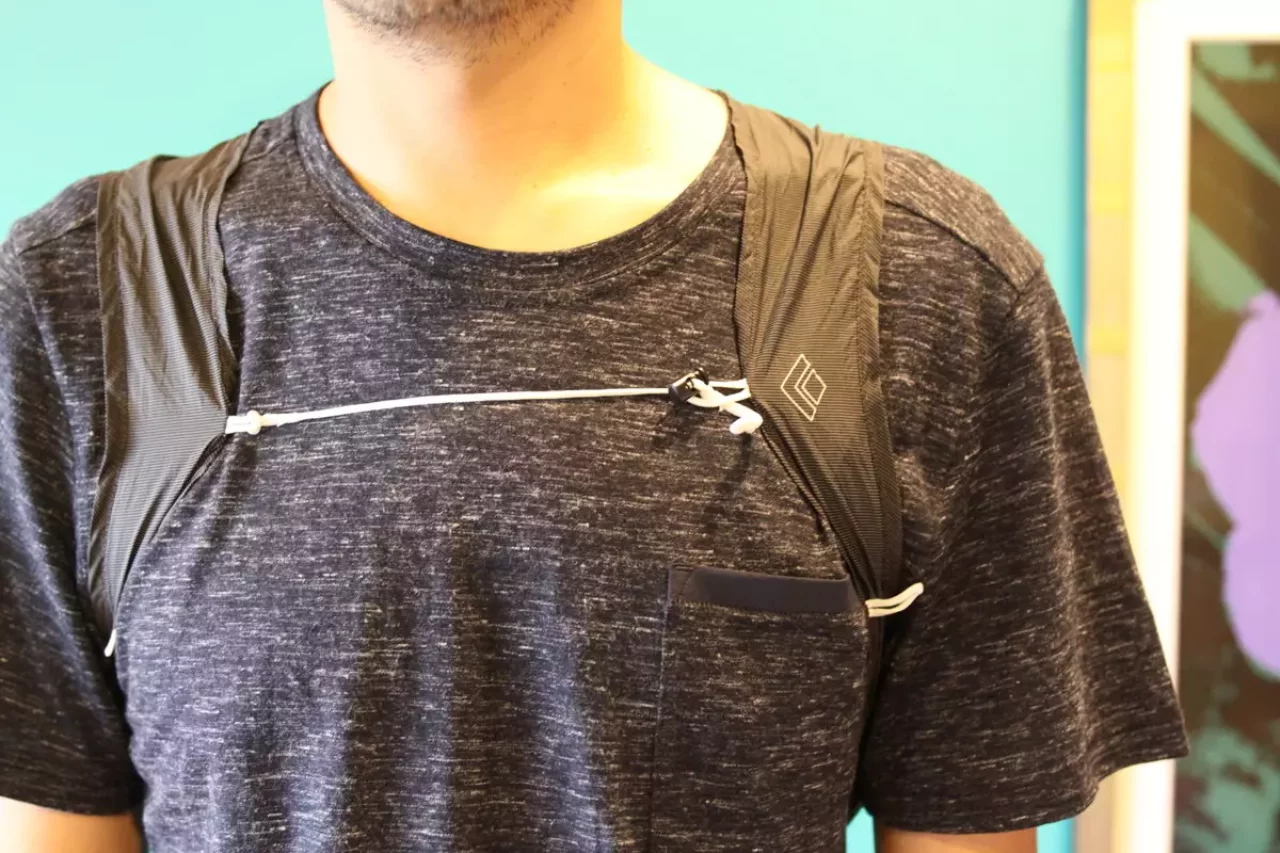 ブラックダイヤモンド シラス9のショルダーストラップ