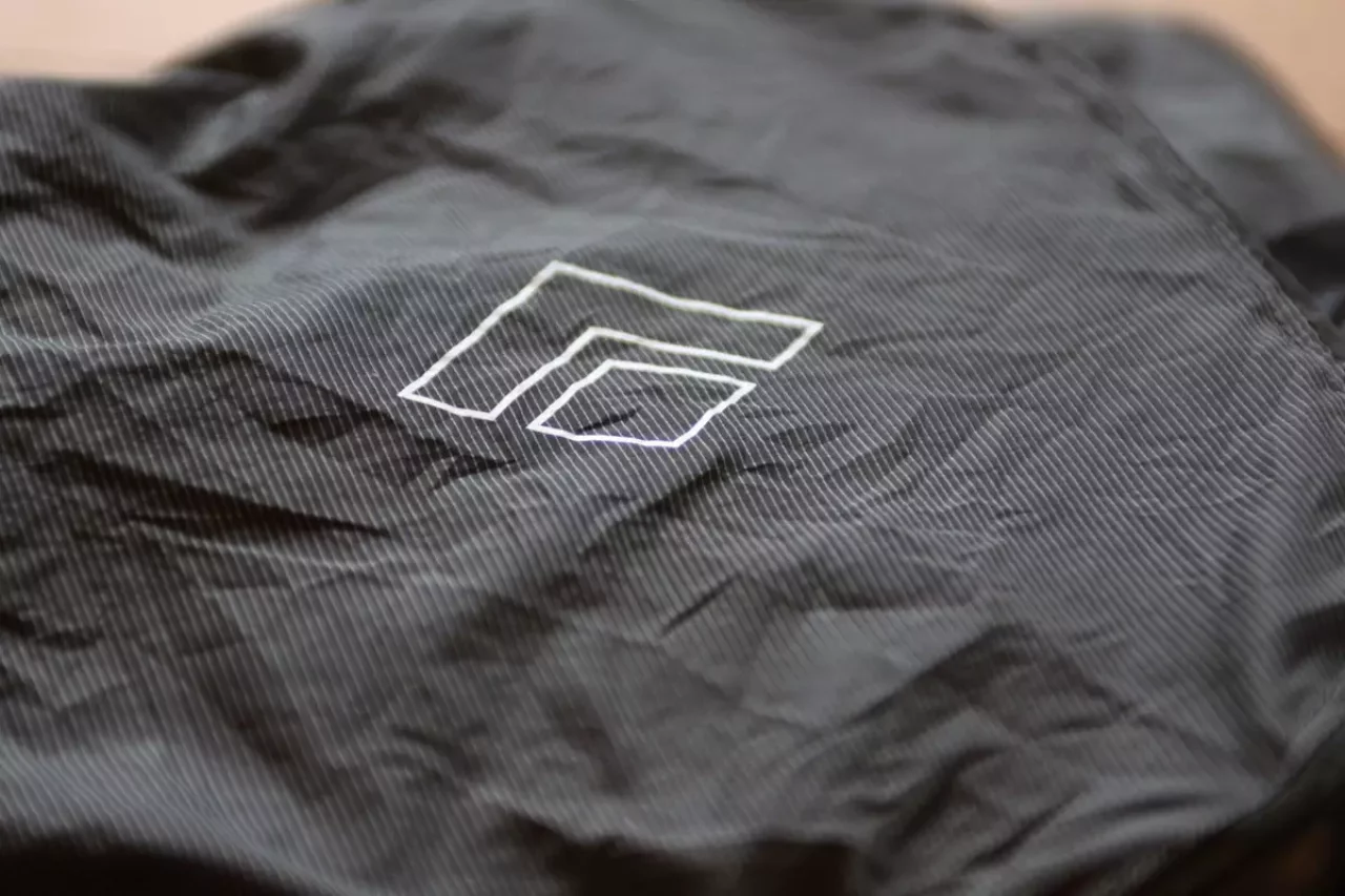 超軽量ザック ブラックダイヤモンド シラス9の生地