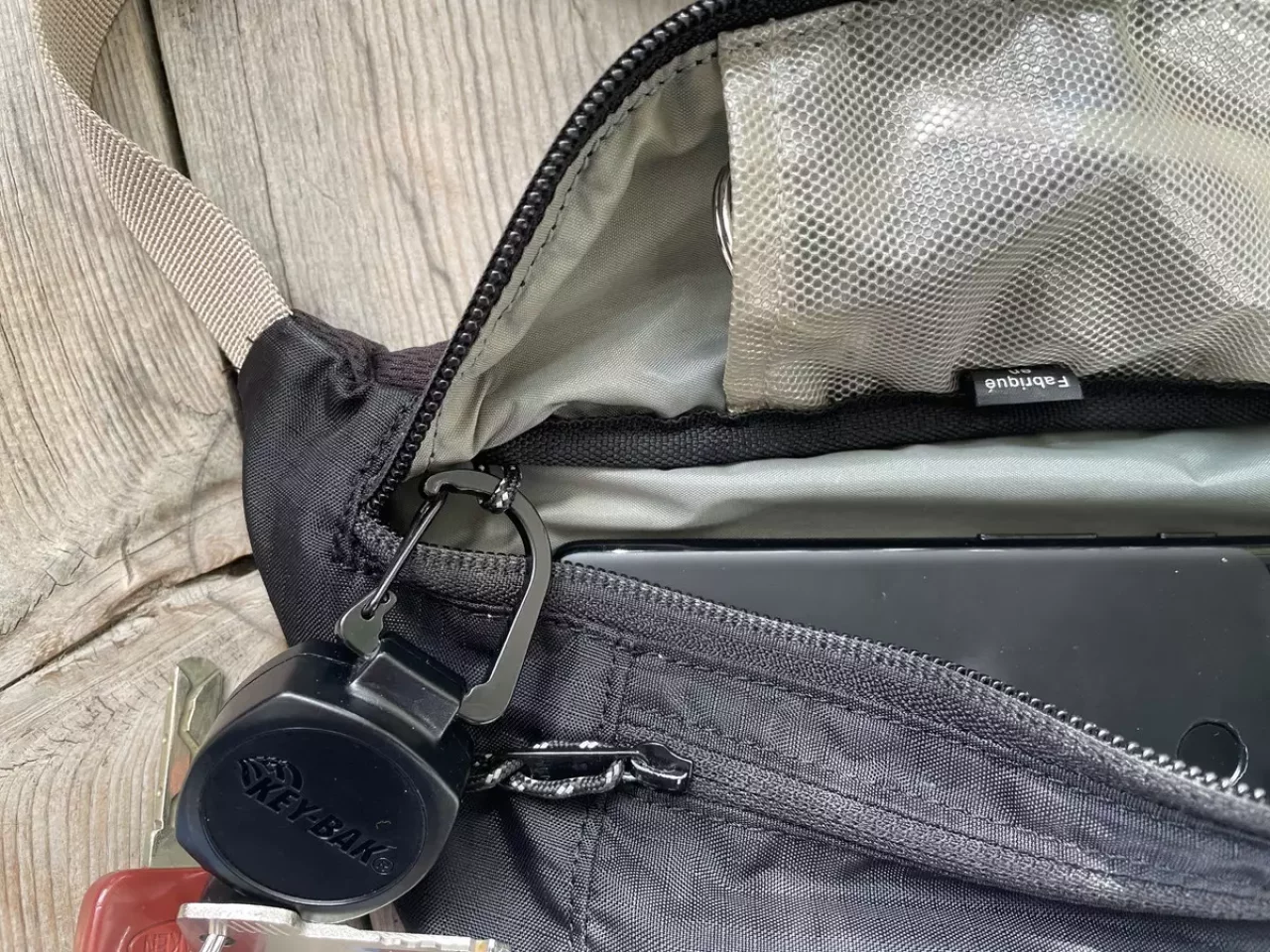 ウエストポーチのメインポケット内部